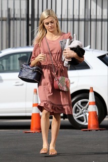 Lindsay Arnold feet photo 4