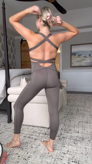 Lindsay Arnold feet photo 2