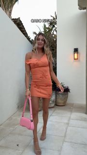 Lindsay Arnold feet photo 12