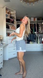 Lindsay Arnold feet photo 9