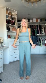 Lindsay Arnold feet photo 3