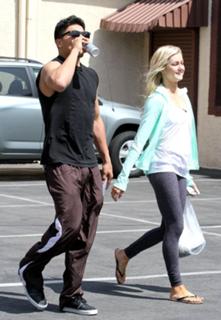 Lindsay Arnold feet photo 10