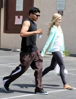 Lindsay Arnold feet photo 9