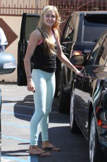 Lindsay Arnold feet photo 8