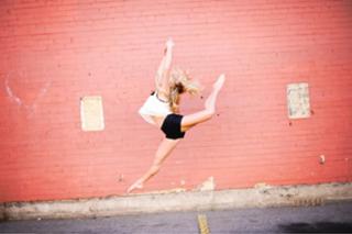 Lindsay Arnold feet photo 7