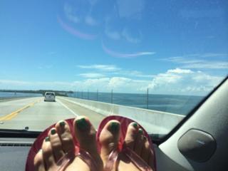 Lindsay Czarniak feet photo thumbnail