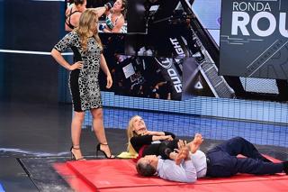 Lindsay Czarniak feet photo thumbnail