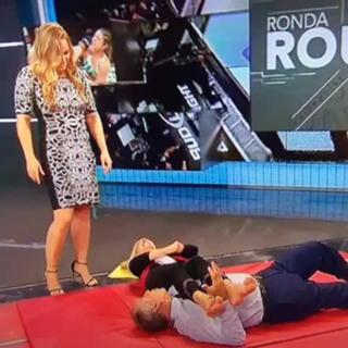 Lindsay Czarniak feet photo thumbnail