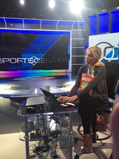 Lindsay Czarniak feet photo thumbnail