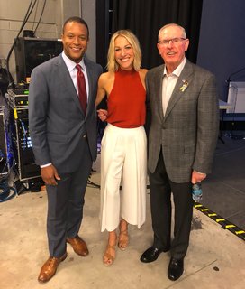 Lindsay Czarniak feet photo thumbnail