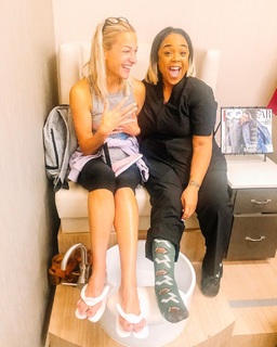 Lindsay Czarniak feet photo thumbnail