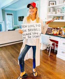 Lindsay Czarniak feet photo thumbnail