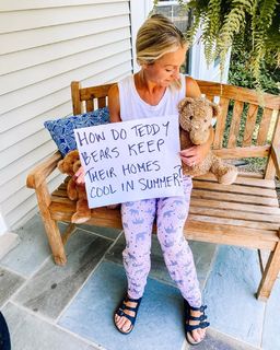 Lindsay Czarniak feet photo thumbnail