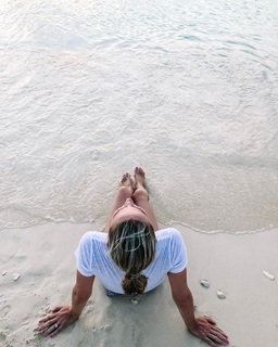 Lindsay Czarniak feet photo thumbnail