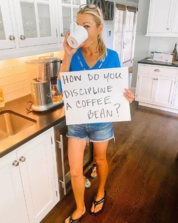 Lindsay Czarniak feet photo thumbnail