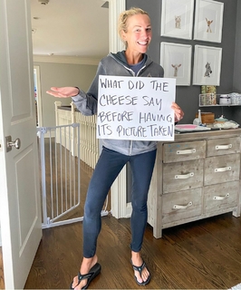 Lindsay Czarniak feet photo thumbnail