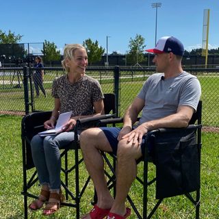 Lindsay Czarniak feet photo thumbnail
