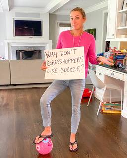 Lindsay Czarniak feet photo thumbnail
