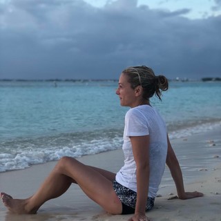 Lindsay Czarniak feet photo thumbnail