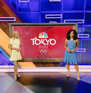 Lindsay Czarniak feet photo thumbnail