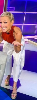 Lindsay Czarniak feet photo thumbnail