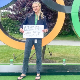 Lindsay Czarniak feet photo thumbnail