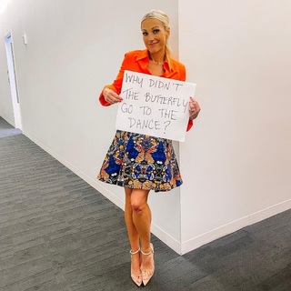 Lindsay Czarniak feet photo thumbnail