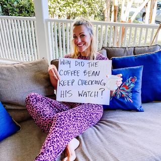 Lindsay Czarniak feet photo thumbnail