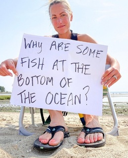 Lindsay Czarniak feet photo thumbnail