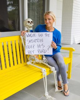 Lindsay Czarniak feet photo thumbnail