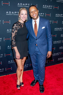 Lindsay Czarniak feet photo thumbnail