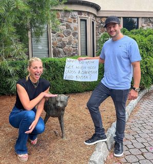 Lindsay Czarniak feet photo thumbnail