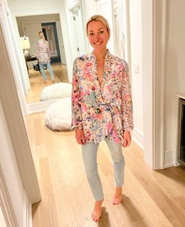 Lindsay Czarniak feet photo thumbnail