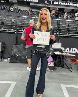 Lindsay Czarniak feet photo thumbnail