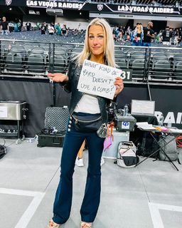 Lindsay Czarniak feet photo thumbnail