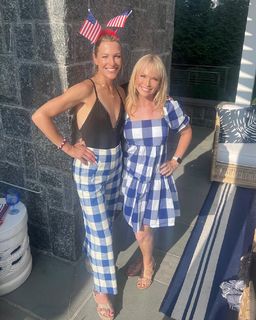 Lindsay Czarniak feet photo thumbnail