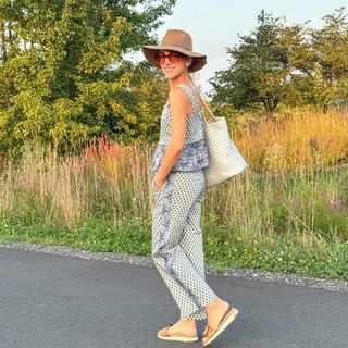 Lindsay Czarniak feet photo thumbnail