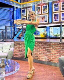Lindsay Czarniak feet photo thumbnail