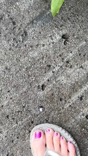 Lindsay Czarniak feet photo thumbnail