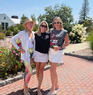 Lindsay Czarniak feet photo thumbnail