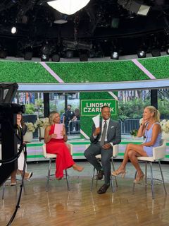 Lindsay Czarniak feet photo 4