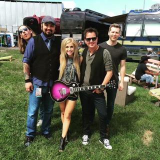 Lindsay Ell feet photo 2
