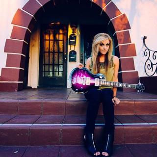 Lindsay Ell feet photo 13