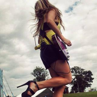 Lindsay Ell feet photo 9