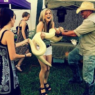 Lindsay Ell feet photo 6
