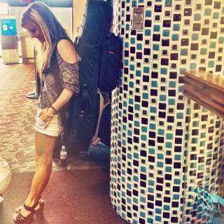 Lindsay Ell feet photo 16