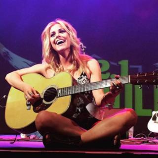 Lindsay Ell feet photo 12