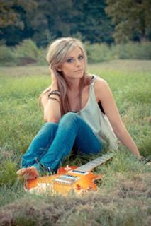 Lindsay Ell feet photo 10