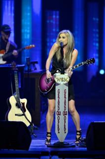 Lindsay Ell feet photo 9