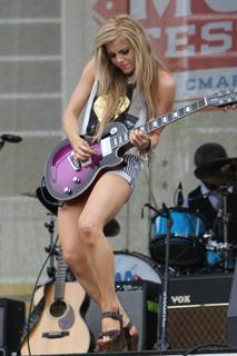 Lindsay Ell feet photo 8